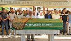 Tur midibüsünün devrildiği kazada ölenler, toprağa verildi