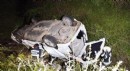 Uçuruma yuvarlanan otomobilde 3 kişi yaralandı