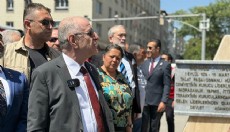 Ümit Özdağ'dan 'Talat Paşa Anıtı'na ziyaret