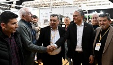 Ümit Uysal, Arıcılık ve Arı Ürünleri Fuarı'nı zeyaret etti