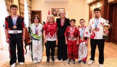 Vali Bilgihan şampiyonları ağırladı