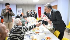 Vali Şahin, Alanya Huzurevi sakinleriyle bir araya geldi