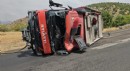 Yangına giden itfaiye aracı devrildi: 1’i ağır, 3 yaralı