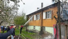 Yangında ev zarar gördü