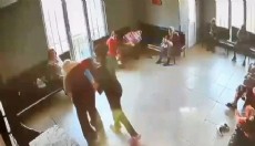 Yaşlı bakımevinde skandal görüntüler