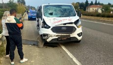 Yol kenarında yürürken minibüsün çarptığı yaya öldü