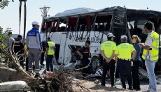Yolcu otobüsü devrildi; 1 ölü, 23 yaralı