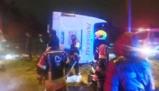 Yolcu otobüsü devrildi; 3 ölü, 31 yaralı