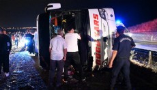 Yolcu otobüsü devrildi: 40 yaralı