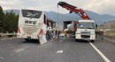 Yolcu otobüsü, otoyolda TIR'a çarptı; 7 ölü, 11 yaralı