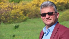 Yöresel sanatçı sahnede kalp krizinden yaşamını yitirdi