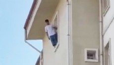 Yurdun 4'üncü katından atlayan öğrenci öldü!