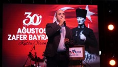 Zafer Bayramı coşkusu Konyaaltı'nda yaşandı