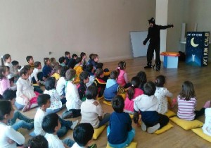Kütüphanede tiyatro sürprizi