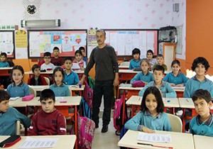 Öğretmen, sınıfı amfitiyatro gibi dizayn etti