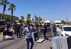 İmitasyon ürün denetiminde esnaf eylemine TOMA'lı müdahele