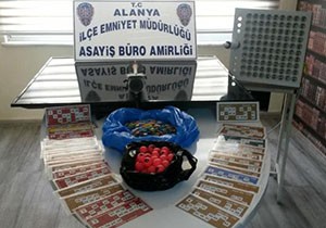 Alanya'da kahvehaneye tombala baskını
