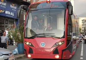 İlk yerli tramvay yolda kaldı
