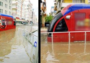 Tramvay yüzmeyi de başardı