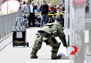 Tramvay durağında bomba paniği