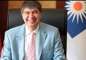 Türel kazmayı vuruyor