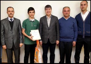 Genç tasarımcılar ödüllerini Başkan Türel'den aldı
