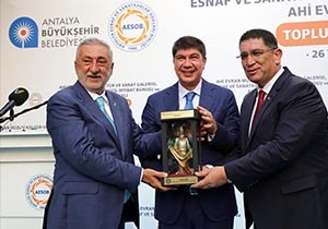Türel; O turist bu dükkana girecek