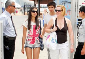 Denizden 1287 turist daha geldi