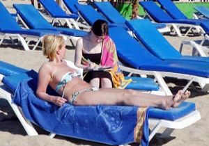 Turistlerin plaj keyfi