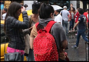 Turistler otellerini terk etmeye başladı