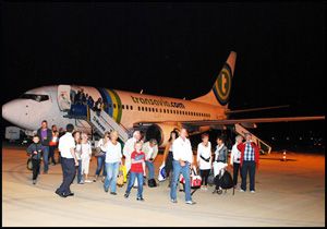 Gazipaşa'ya ilk turist uçağı