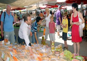 Turist pazarlıkçı esnaf şikayetçi