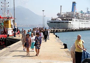 İngiliz turistler gemiyle geldi