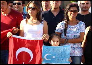 Antalya Honda grubundan Doğu Türkistan protestosu