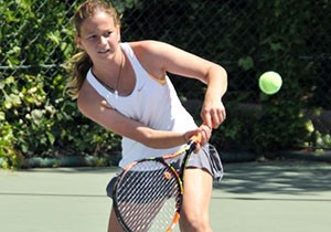 12 Yaş Tenis Turnuvası başladı