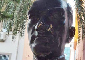 Serik'te Atatürk büstüne taşlı saldırıya tutuklama