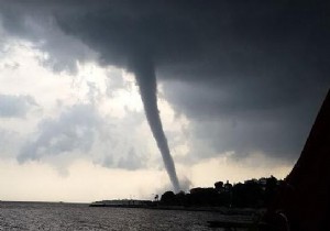 Antalya'yı hortum vurdu, yaralılar var