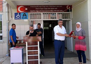 Öğretmenlere plaketli uğurlama