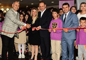 Uğur Okulları'ndan galaksi resim sergisi