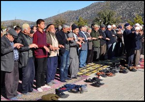 Korkuteli'de üretici yağmur duasına çıktı