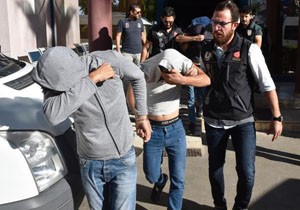Parklarda uyuşturucu satanlara operasyon