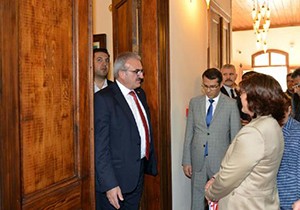 Vali Karaloğlu tarihi binaları inceledi