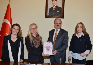Vali kadın turizmcileri kabul etti