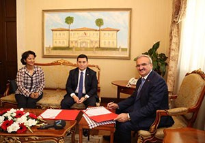 61 yıl evli kalan anne-babasının adını sağlık merkezinde yaşatacak