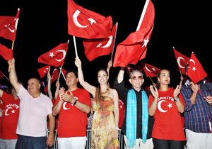 Kemer'de terör lanetlendi