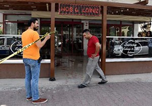Sipariş beklerken bacağından vuruldu