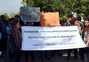 Öğrenciler YÖK'ü protesto etti