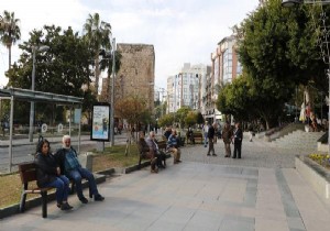 Antalyalı esnaf ve vatandaş yılbaşı süsü istiyor