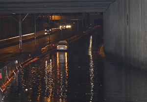 Antalya'da yağmur yaşamı olumsuz etkiledi