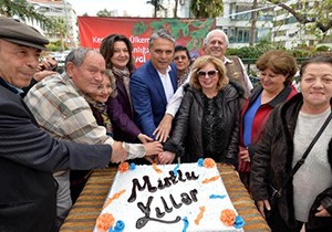 Yaşlı evinde yılbaşı kutlaması